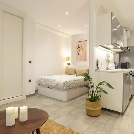 -malagasunapts- Quiet Courtyard Andes Perez Apartment