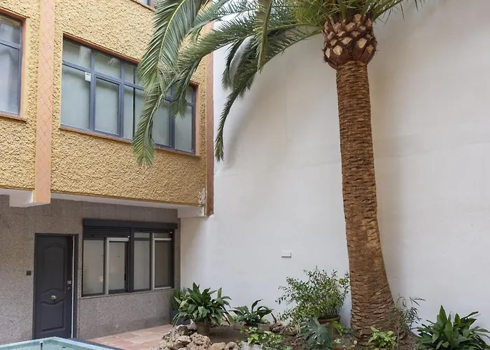 -malagasunapts- Quiet Courtyard Andes Perez Apartmán
